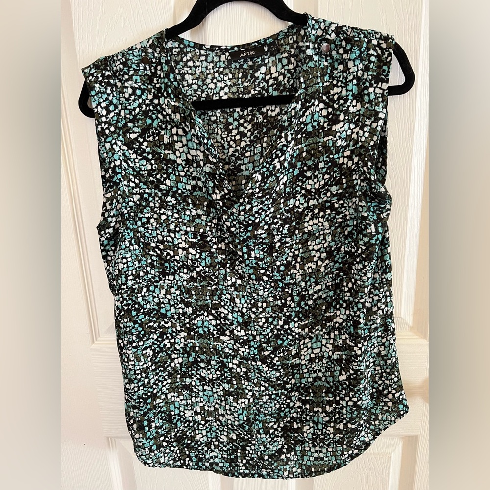 Apt. 9 Sleeveless V Neck Blouse Mosaic Black/turquois/white pattern Size M